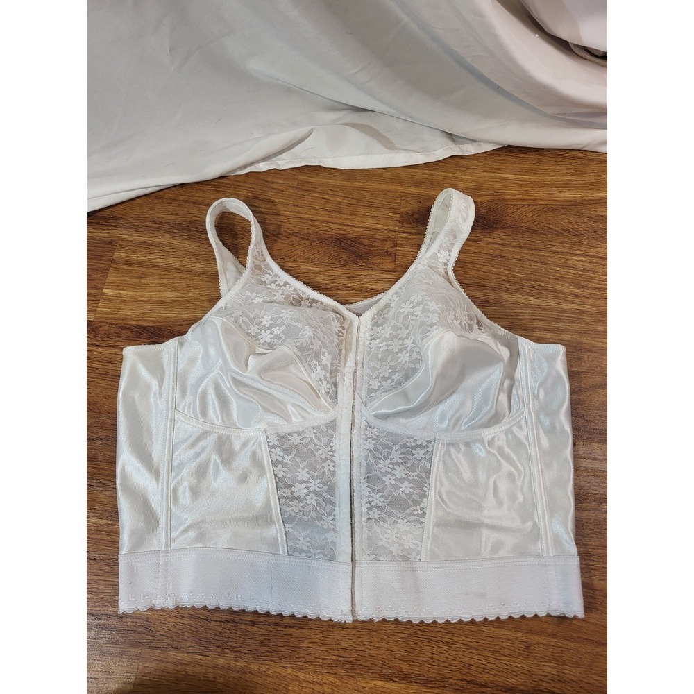 Exquisite Form Front Closure Longline Bra White Lace Wirefree 5107565 44C